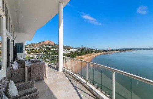 Townsville Apartment | Marina Oceanfront Modern Penthouse with Panoramic Views