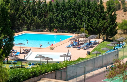 Telheiro Apartment | Marina Park Lagos with swimming pool and surrounding green area