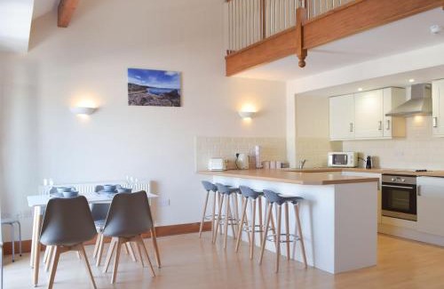 Milford Haven House | Marina Retreat
