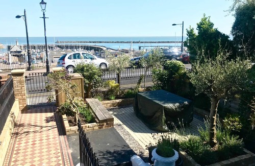 Ramsgate House | Marina Retreat - Modern, stylish house with harbour views