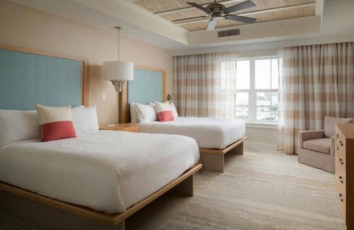 Holmes Beach Hotel | Marina-Side 2BR Haven – Walk to Beach, Fully Equipped Kitchen