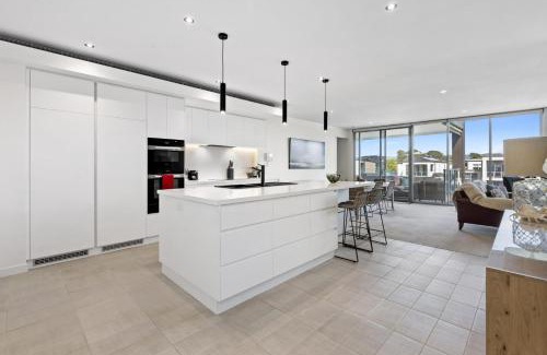 Safety Beach Apartment | Marina View