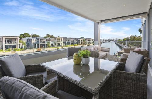Safety Beach Apartment | Marina View