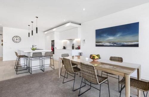 Safety Beach Apartment | Marina View