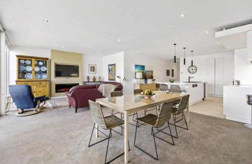 Safety Beach Apartment | Marina View
