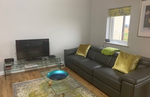 Amble House | Marina View - Spacious Town House with Views. Pet freindly