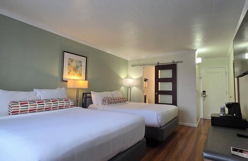 Oakland Hotel | Marina Village Inn
