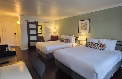 Oakland Hotel | Marina Village Inn