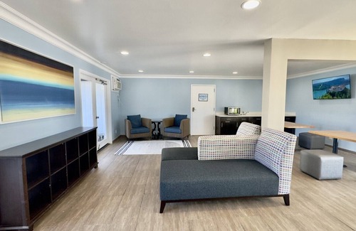 Oakland Hotel | Marina Village Inn