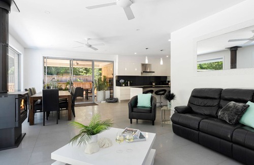Callala Bay House | Marine Adventures – tranquil blue waters and white beaches of Jervis Bay