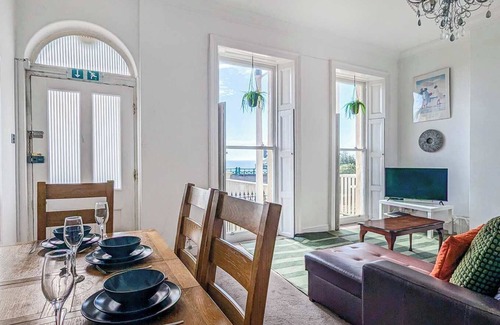Kemptown Apartment | Marine Parade |Sea View| by Brighton Holiday Lets