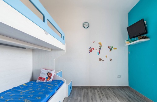 Villaggio delle Mimose Apartment | 'Marine Style Apartment' with Mountain View, Whirlpool & A/C