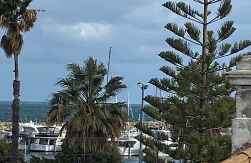 South Fremantle Apartment | MARINE TERRACE BEACH STUDIO Spring sale $155 A NIGHT! (SAVE 10%)