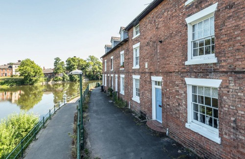Shrewsbury Cottage | MARINE TERRACE, pet friendly, luxury holiday cottage in Shrewsbury