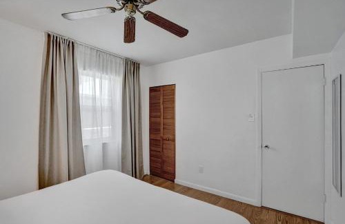 Hollywood South Central Beach Apartment | Marine Villas # 1