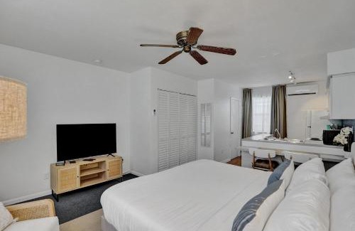 Hollywood South Central Beach Apartment | Marine Villas # 2