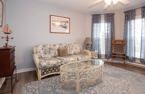 Town of Varick Cottage | Mariner's Cove - A Spectacular Seneca Lakefront Retreat for Wine Lovers!