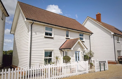 Camber Cottage | Mariners Moon - a cottage that sleeps 8 guests in 4 bedrooms