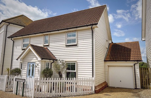 Camber Cottage | Mariners Moon - a cottage that sleeps 8 guests in 4 bedrooms