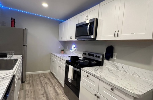 Central Arlington Apartment | Mario & Marvel Game Oasis W Basketball by Stadium