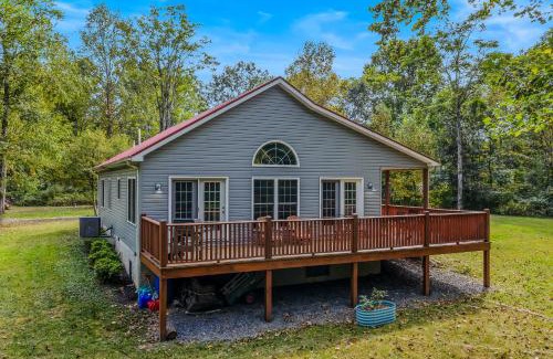 Berkeley Springs Ski Chalet | Mariposa Moon Cottage at Sleepy Creek - Wifi, Deck, Fire Pit, Creekside, View
