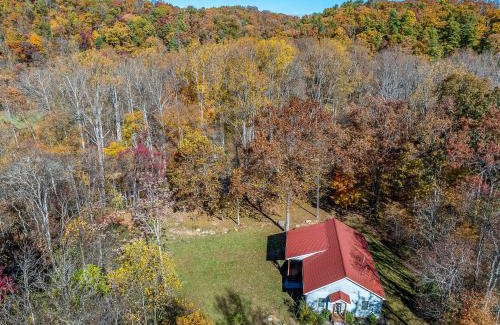 Berkeley Springs Ski Chalet | Mariposa Moon Cottage at Sleepy Creek - Wifi, Deck, Fire Pit, Creekside, View