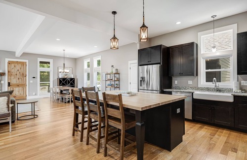 Black Mountain House | Mariposa Ridge | Pool, Views & Game Room + Biltmore Pass by Black Mountain
