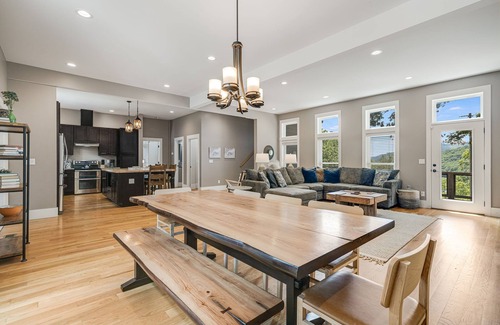 Black Mountain House | Mariposa Ridge | Pool, Views & Game Room + Biltmore Pass by Black Mountain