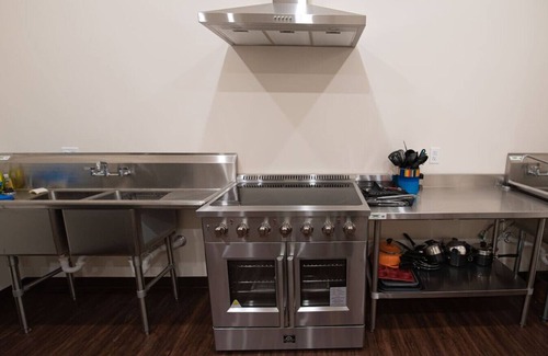 Jones Mills House | Mariposa's Place - Sleeps 6