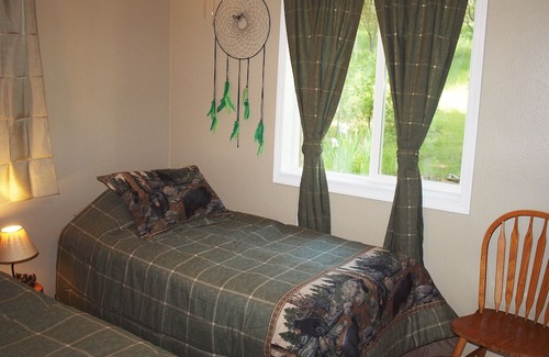 Mariposa Cottage | Mariposa Yosemite Cute 2 bed refurbished cottage on large lot adjacent to winery