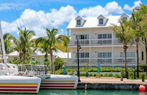 Historic Seaport Hotel | Marker Key West Harbor, 2 Classic 2 Queens, 3 Onsite Pools & Pets are Welcome