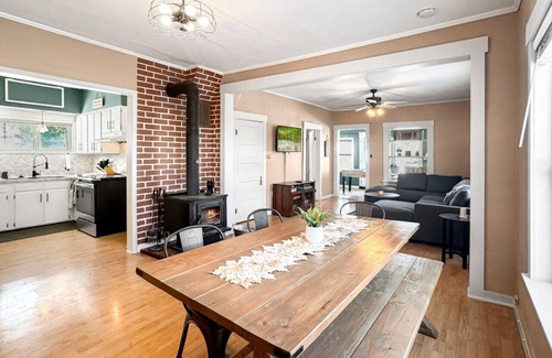 Cascade Apartment | Market Street Retreat