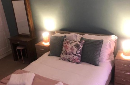 Leek Apartment | Market View, 1 bedroom unit in the heart of Leek