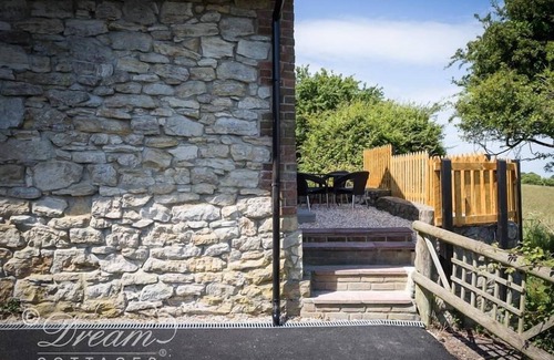 Wyke Regis Cottage | MARKHAM COTTAGE, family friendly, with a garden in Wyke Regis