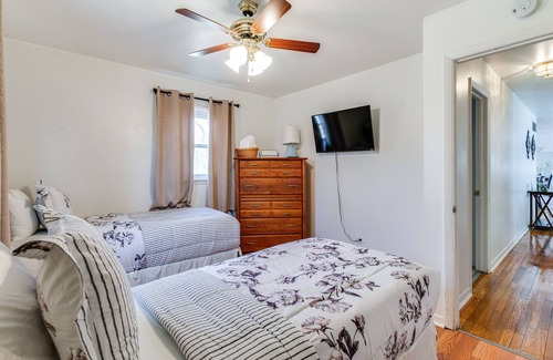 Markham House | Markham Retreat Near Parks ~ 24 Mi to Chicago!
