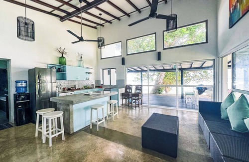 Unawatuna Villa | Marley's Beach House - 2 Bedroom Beachfront Villa