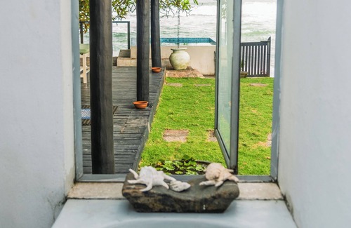 Unawatuna Villa | Marley's Beach House - 2 Bedroom Beachfront Villa