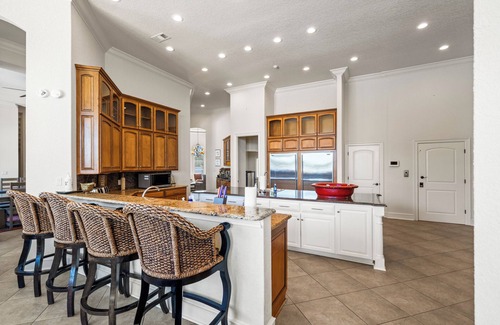 Rockwell House | Marlin Houzz: Lake Estate with Infinity Pool!