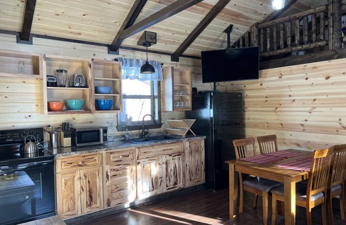 Coram Cabin | Marmot Cabin - Amish Cabin 5 Miles from Glacier