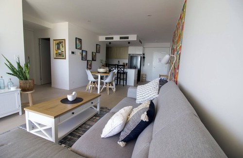 Maroochydore Apartment | Maroochy City Lights@Thecosmopolitan Unit 20802