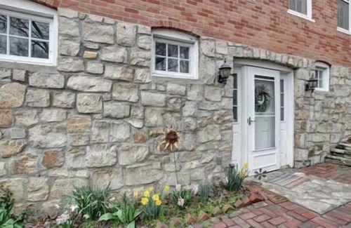 Weston Apartment | Marr Manor - Studio B&B downtown