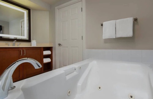 Central Beach Resort | 🌴 Marriott Beachplace Towers✨ Experience Paradise in a 2BR Villa - Sleeps 8!