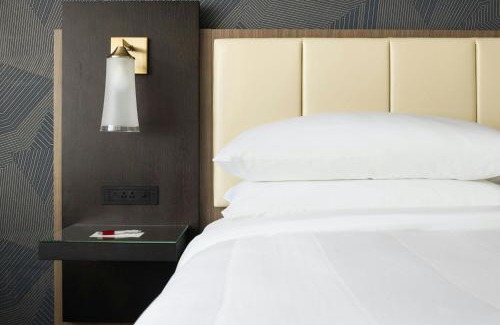 Normal Hotel | Marriott Bloomington Normal Hotel and Conference Center