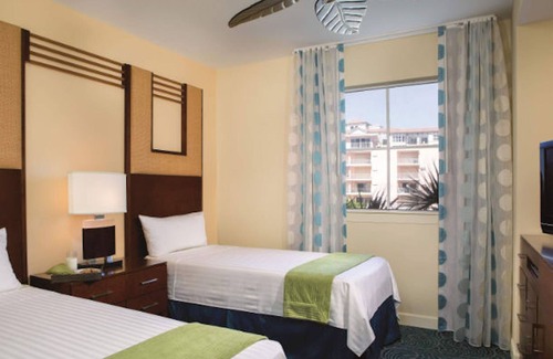 Palm Beach Shores Hotel | Marriott Ocean Pointe: Excellent amenities, two bedroom, sleeps 8