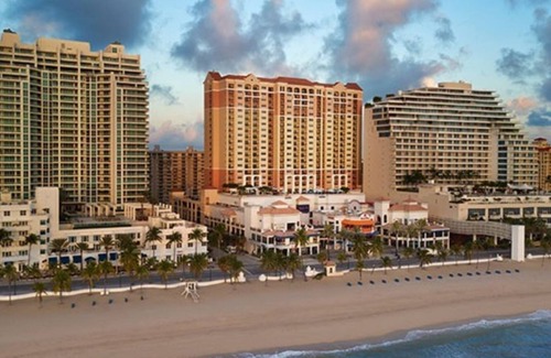 Central Beach Resort | Marriott's BeachPlace Towers Studio--Walk to Tortuga Music Festival Event!