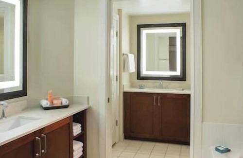 Bermuda Riviera Resort | Marriott's BeachPlace Towers Beachfront Resort