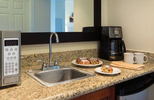 Central Beach Condo | Marriott`s BeachPlace Towers Luxury Guest Room Sl