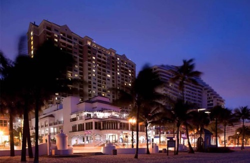 Central Beach Condo | Marriott`s BeachPlace Towers Luxury Guest Room Sl