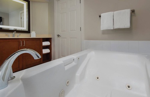 Central Beach Resort | Marriott's BeachPlace Towers - Many Dates Available! - One Bedroom Unit