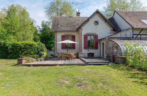 Larchant Bed & Breakfast | Marsh Court House in Larchant